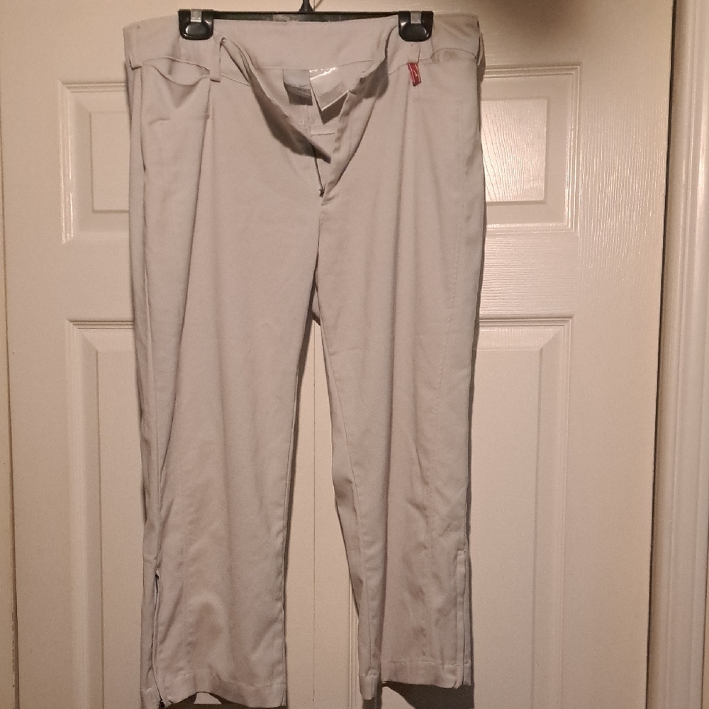 ⛳️Nike Vintage Beige Lightweight Capri Womans Golfing /casual dress pants Unique